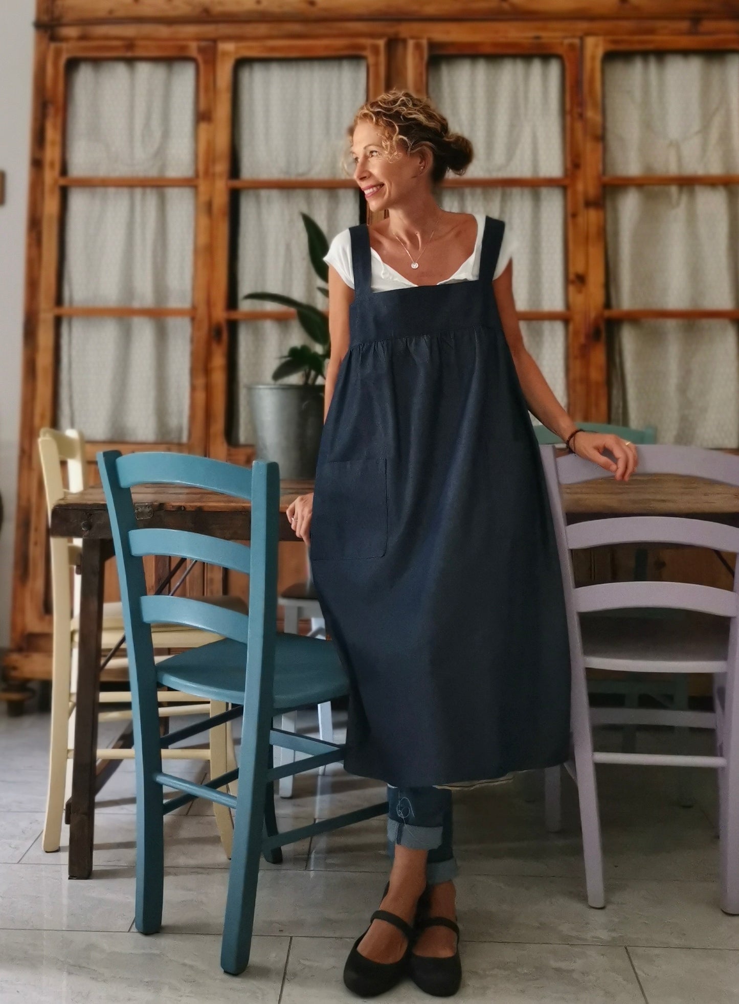 Blue chambray apron with straps (Ref. 319)