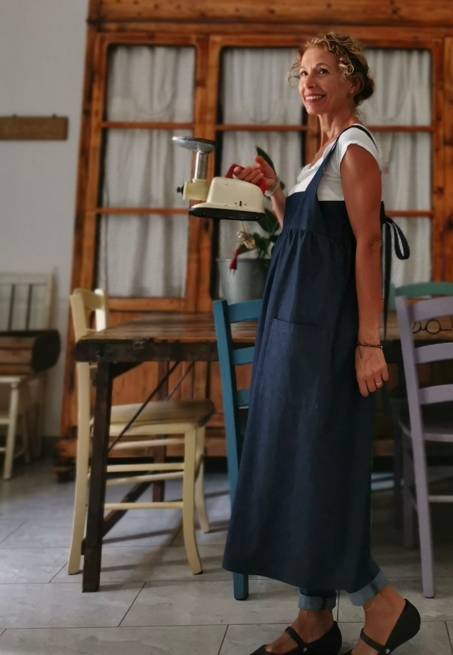 Blue chambray apron with straps (Ref. 319)