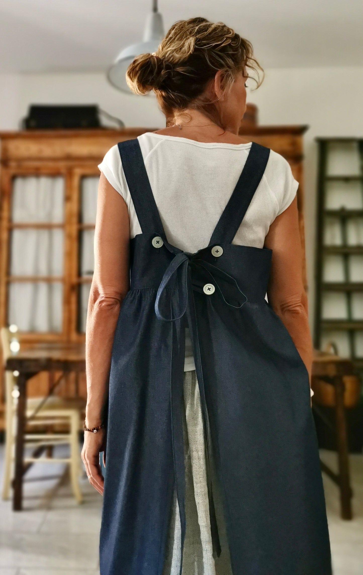 Blue chambray apron with straps (Ref. 319)