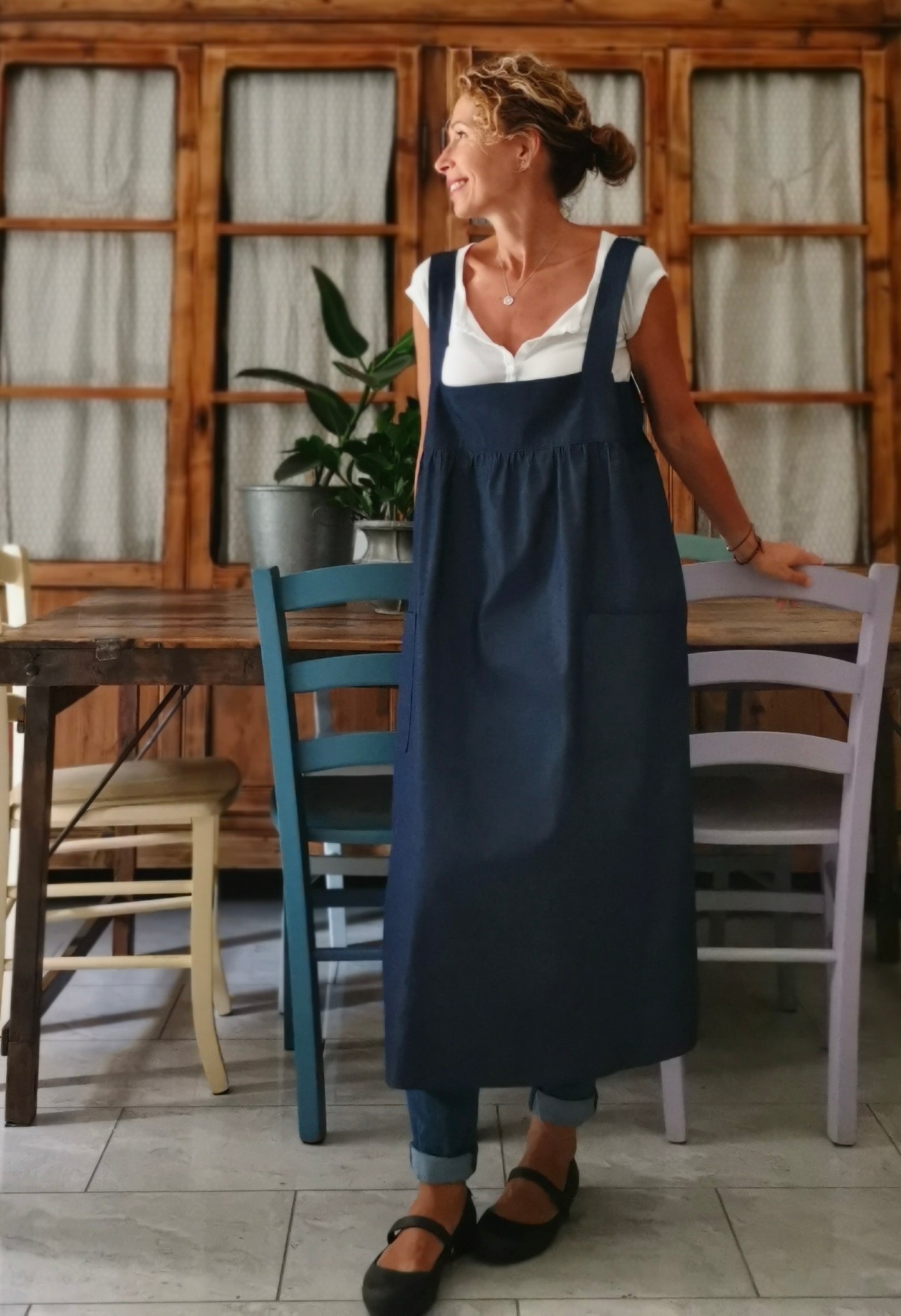 Blue chambray apron with straps (Ref. 319)