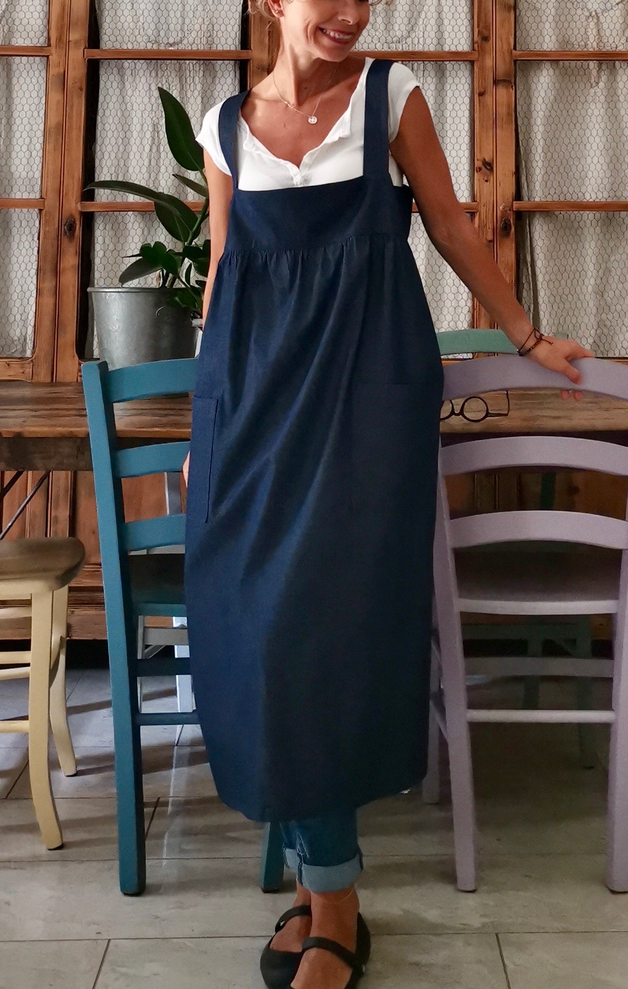 Blue chambray apron with straps (Ref. 319)