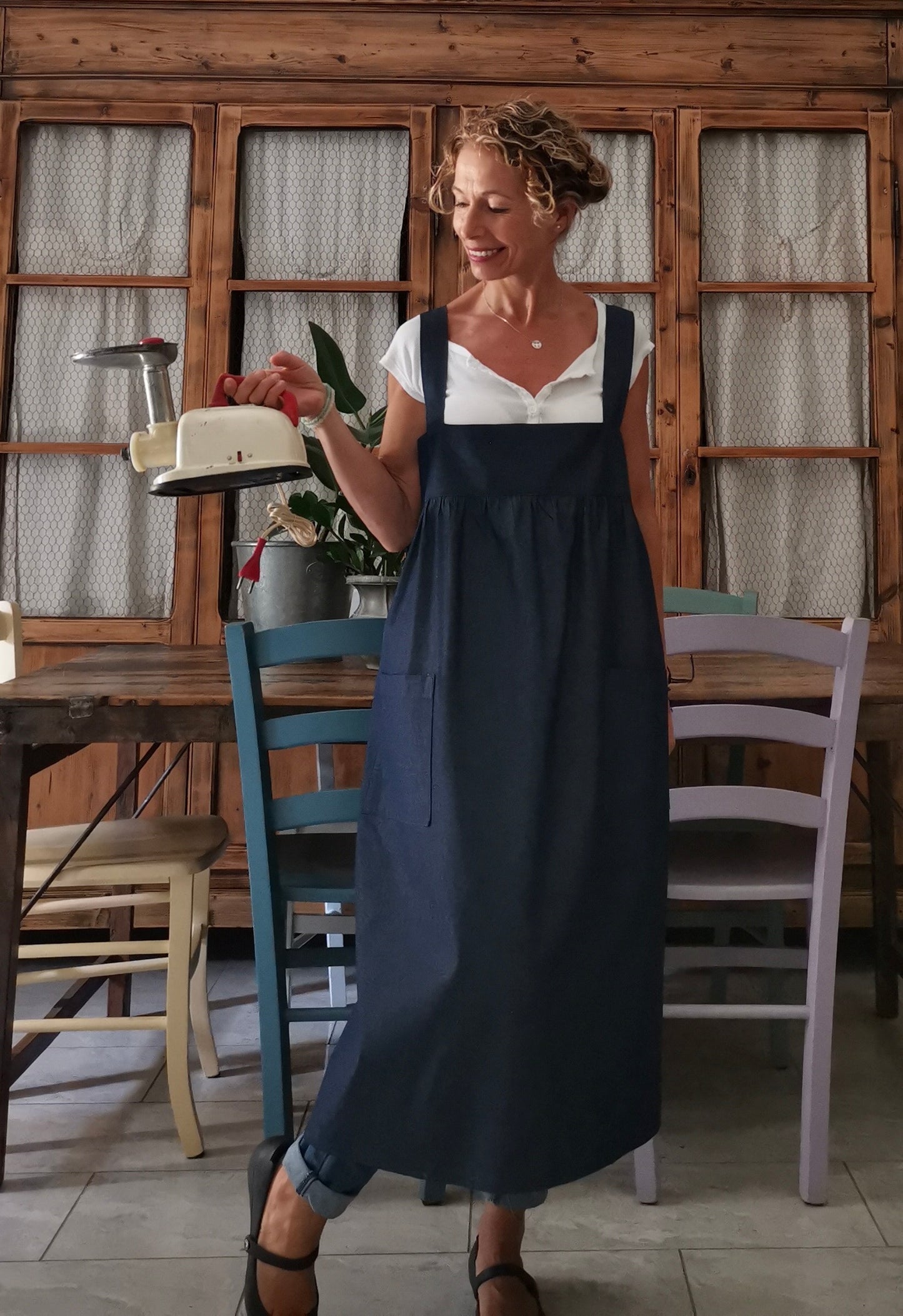 Blue chambray apron with straps (Ref. 319)