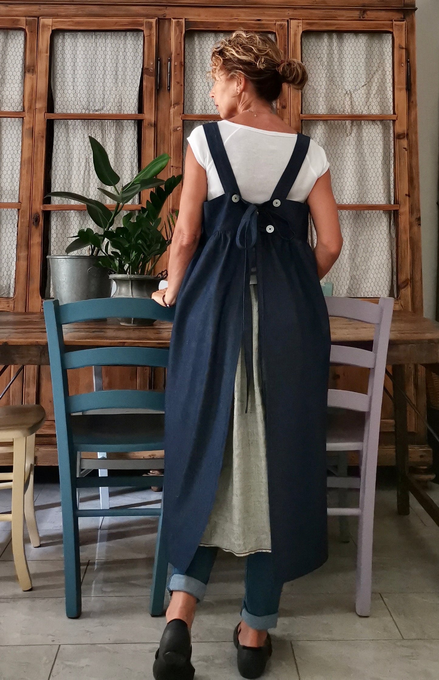 Blue chambray apron with straps (Ref. 319)