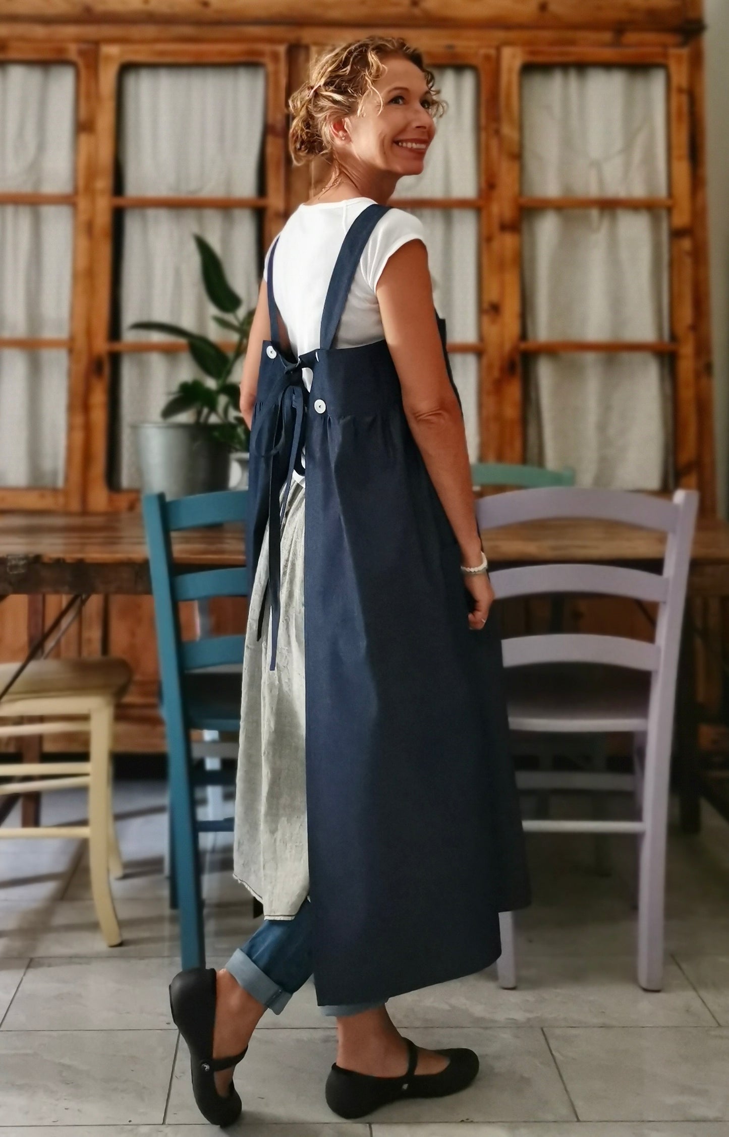 Blue chambray apron with straps (Ref. 319)