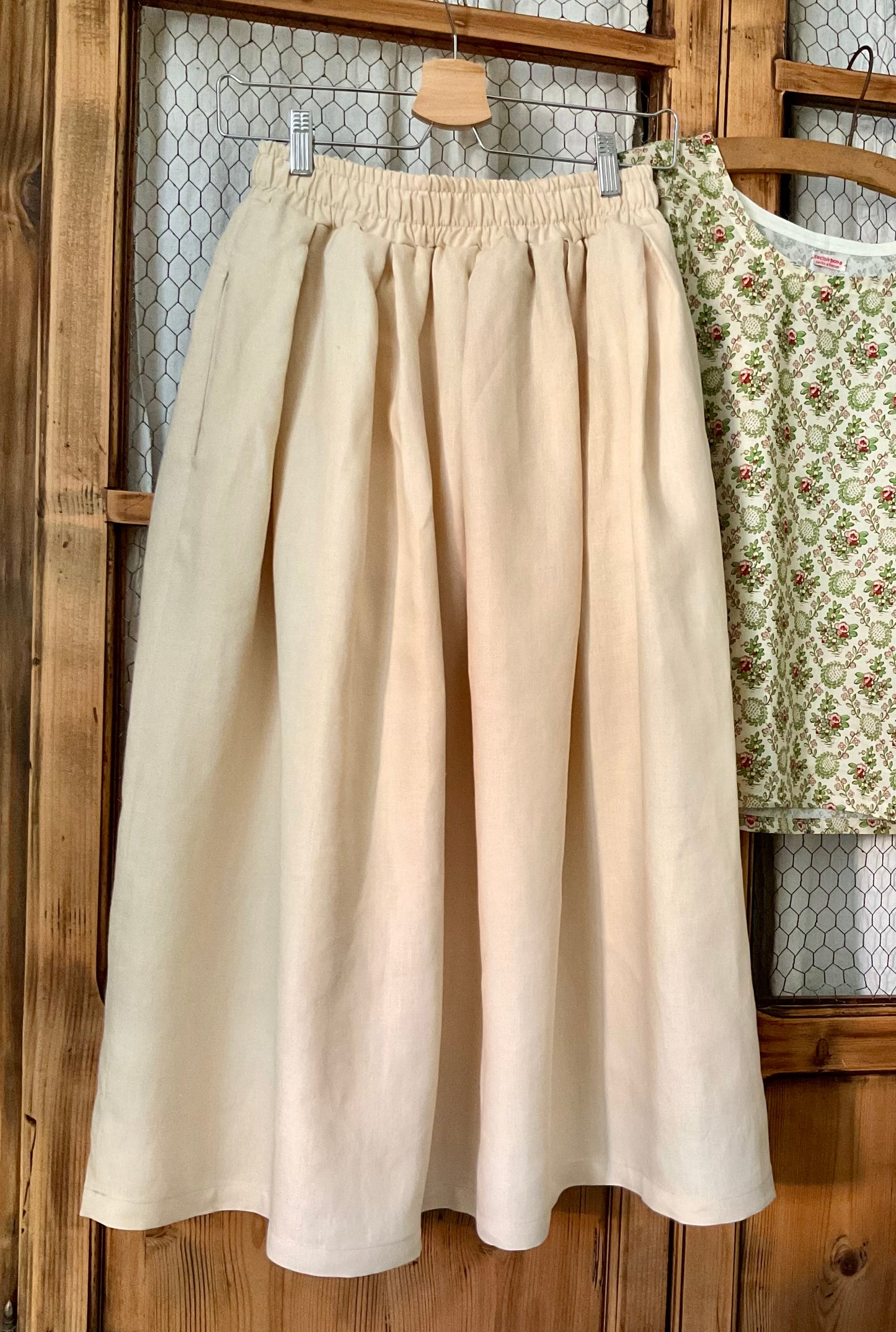 Zabaglione-colored linen skirt with elastic (Ref. 179)