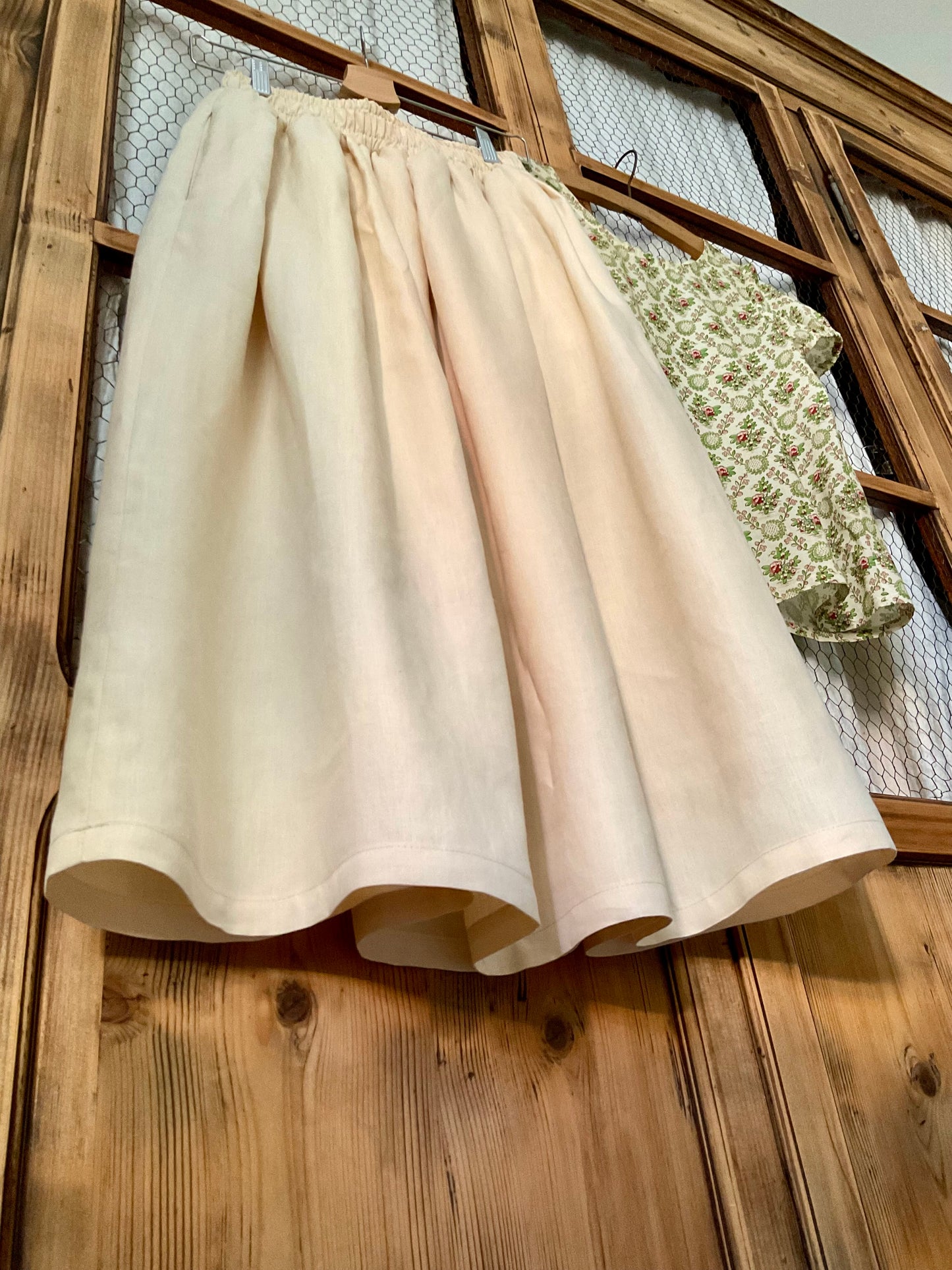 Zabaglione-colored linen skirt with elastic (Ref. 179)