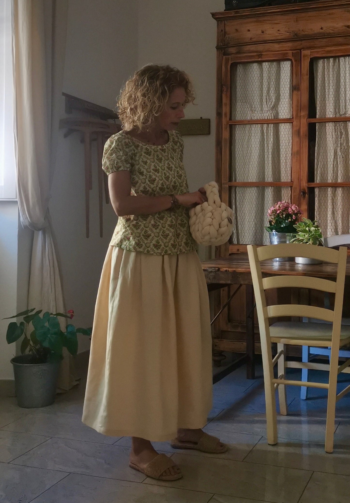 Zabaglione-colored linen skirt with elastic (Ref. 179)