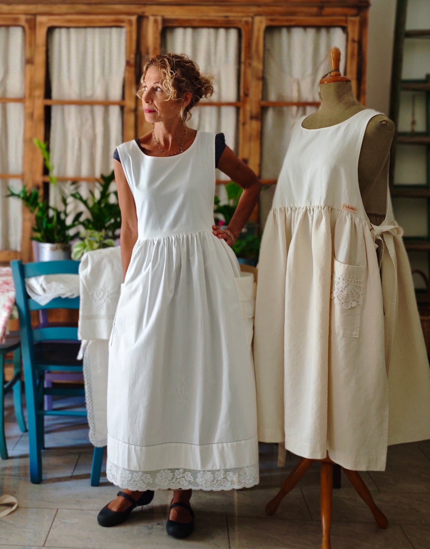 Long kitchen apron with lace and NCA monogram (Ref. 201)