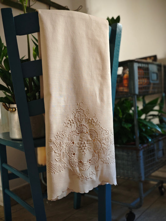 Serviette de bain brodée