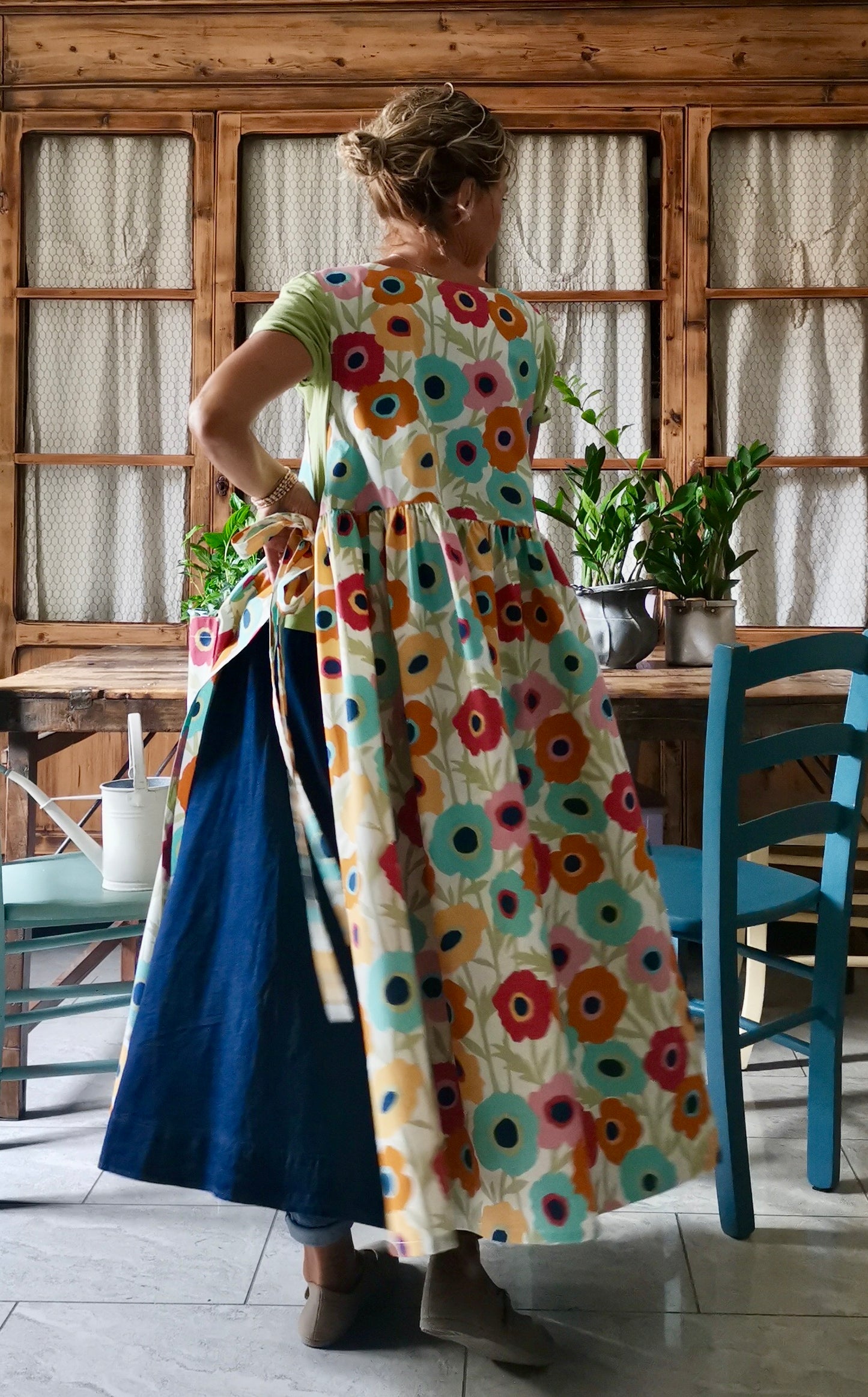 Colorful flower apron (Ref. 328)