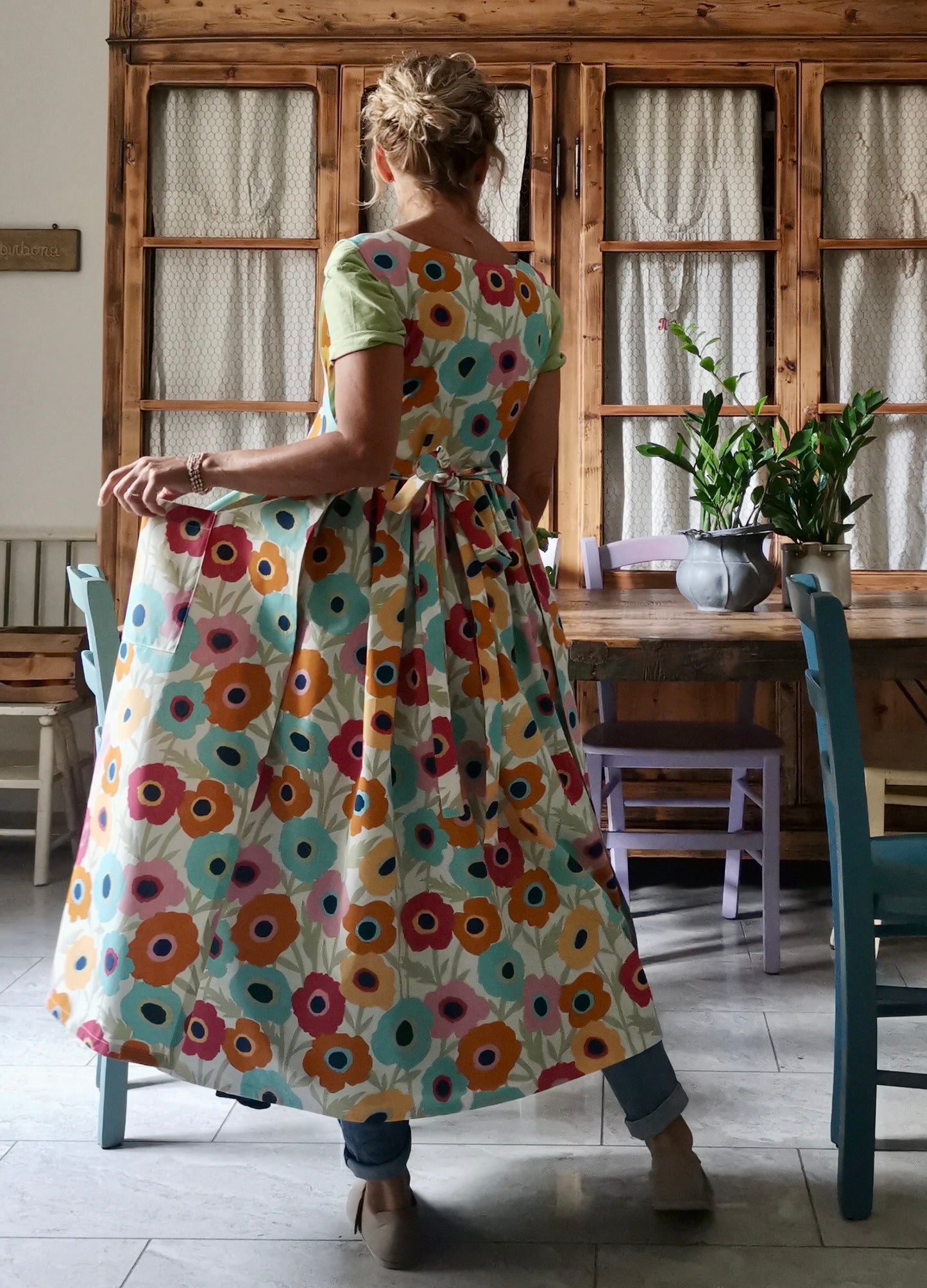 Colorful flower apron (Ref. 328)