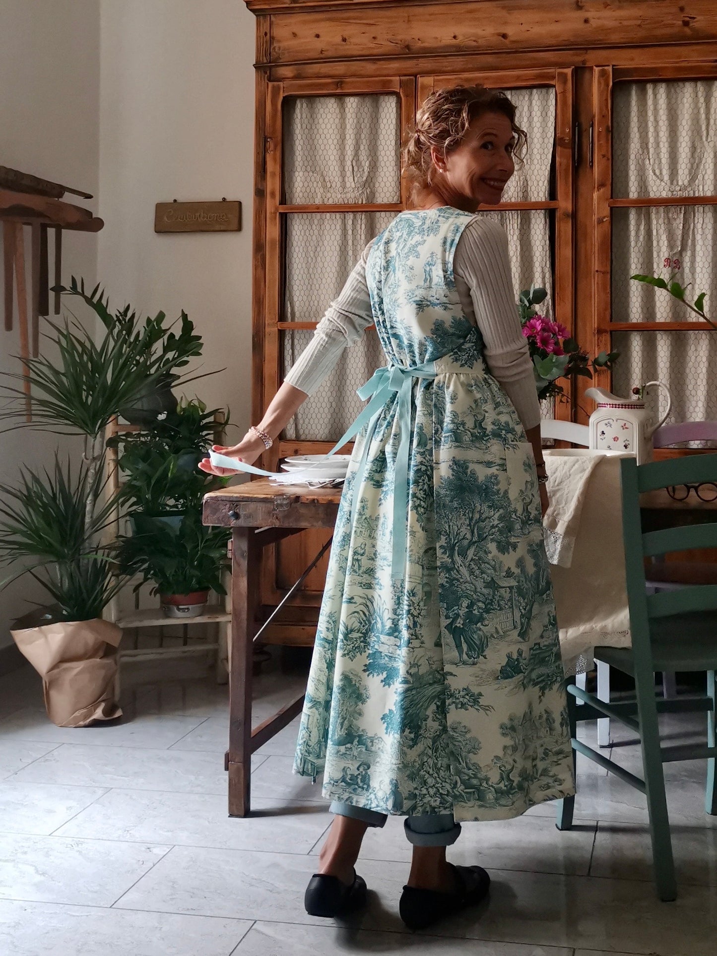 Sugar paper toile de Jouy apron with grosgrain laces (Ref. 333)