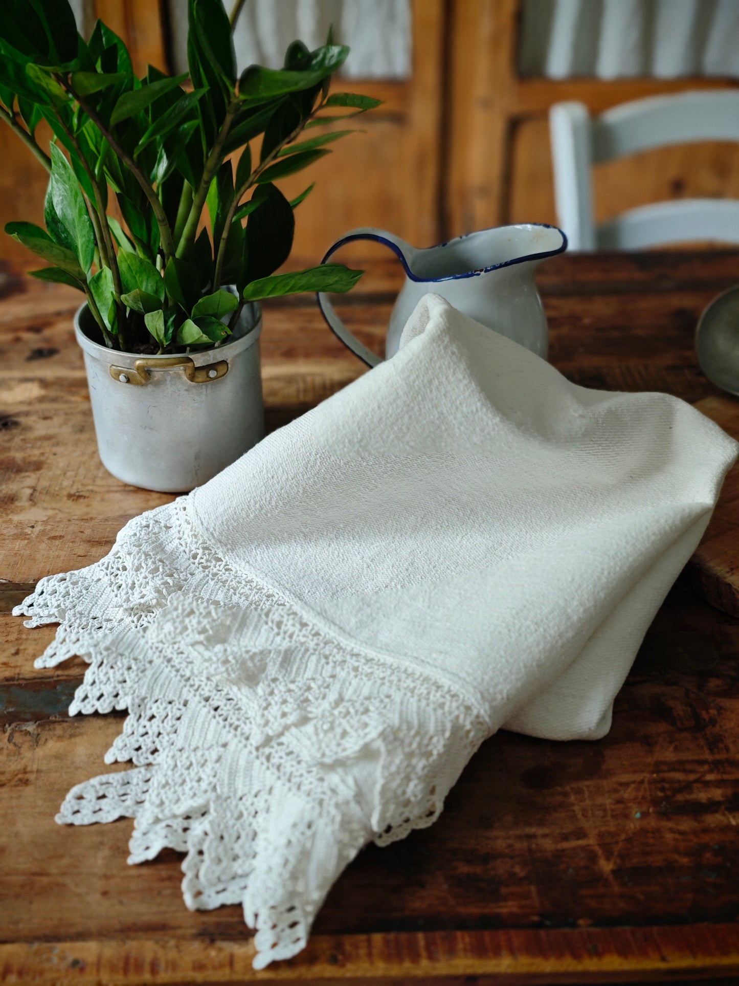 Tissu en coton ancien avec volants au crochet