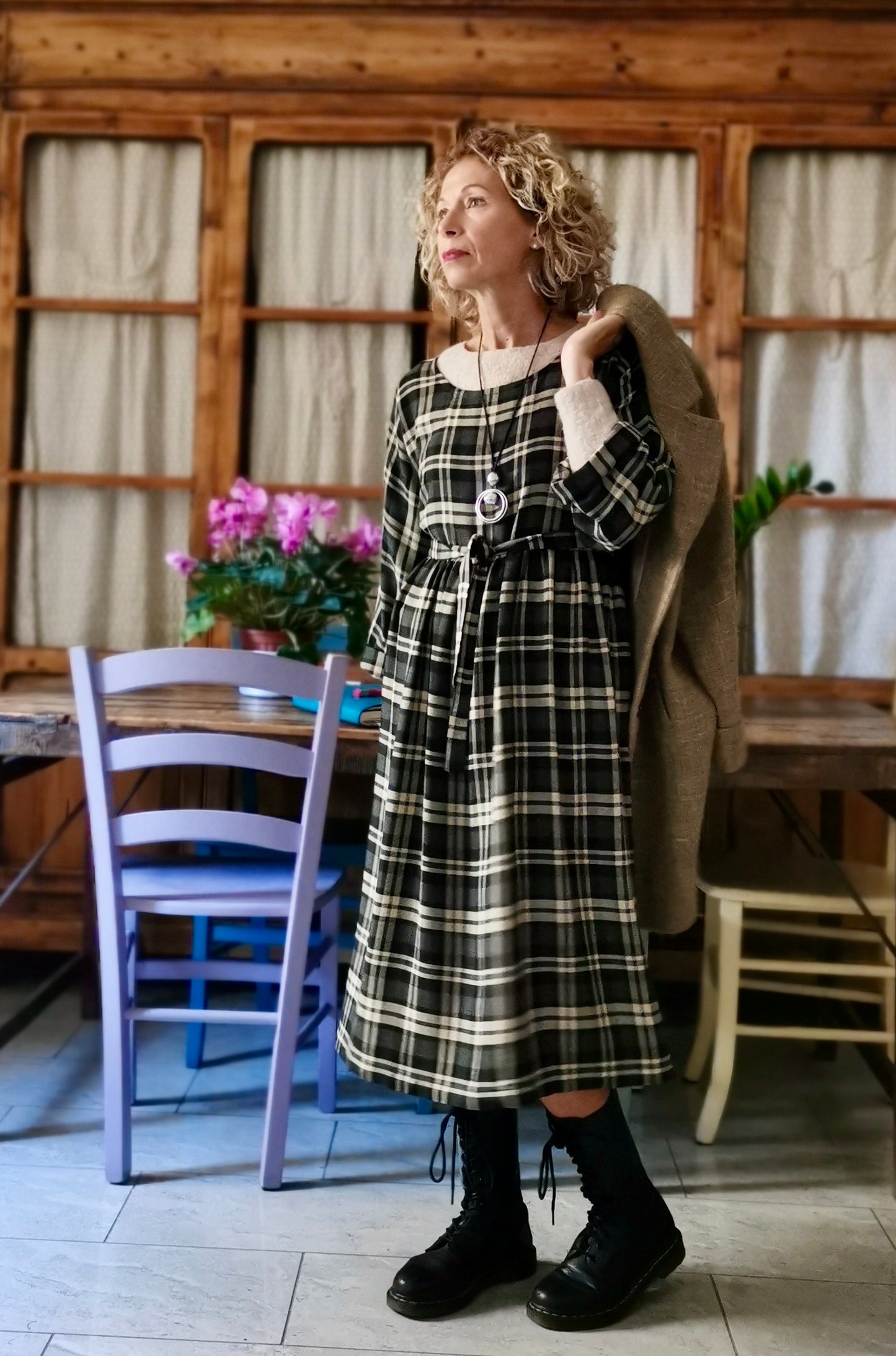 Abito con maniche kimono in lana tartan