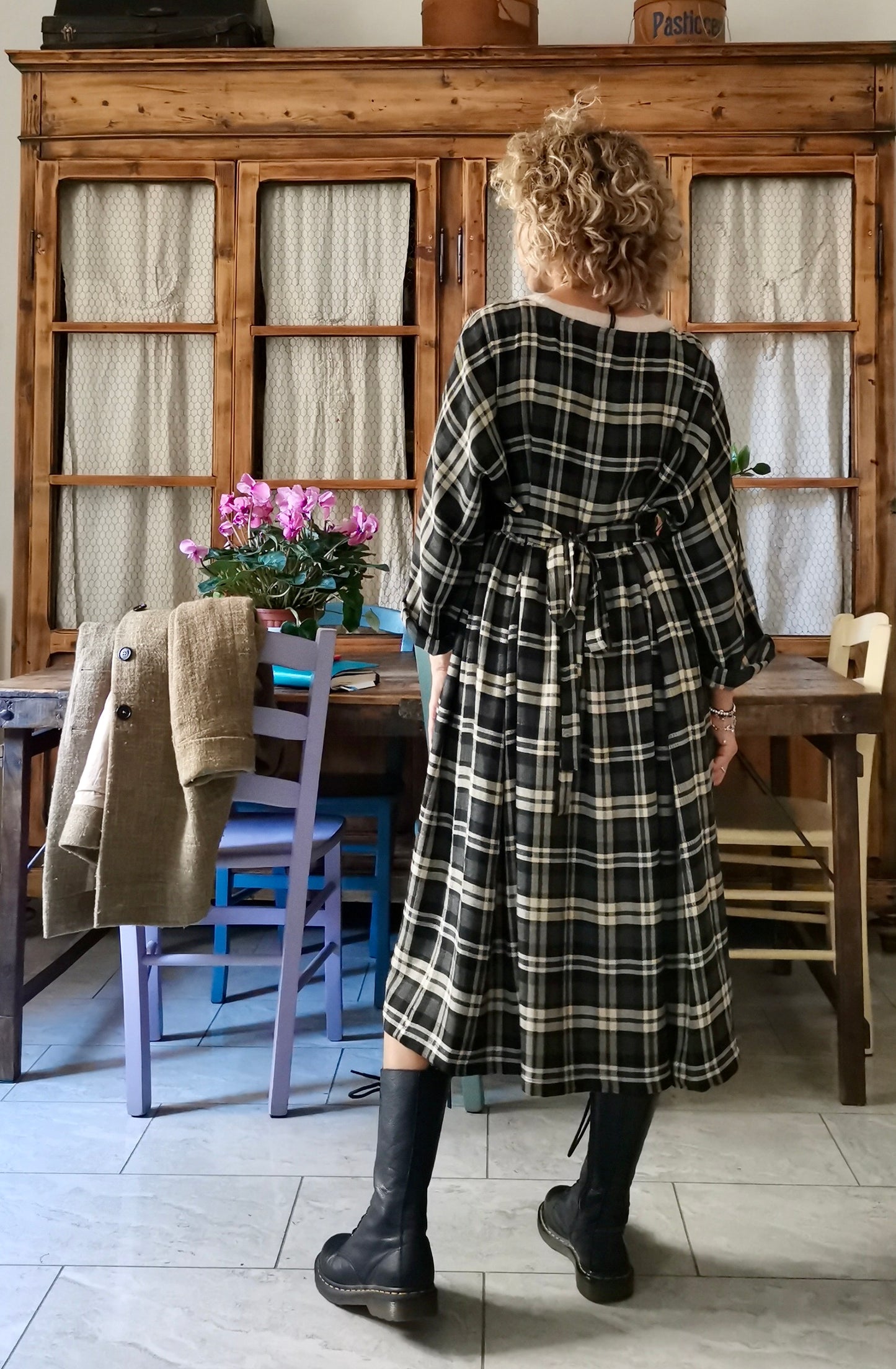 Abito con maniche kimono in lana tartan