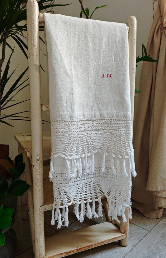 Toile en lin avec volants et franges au crochet et monogramme PN Kit N.4/4