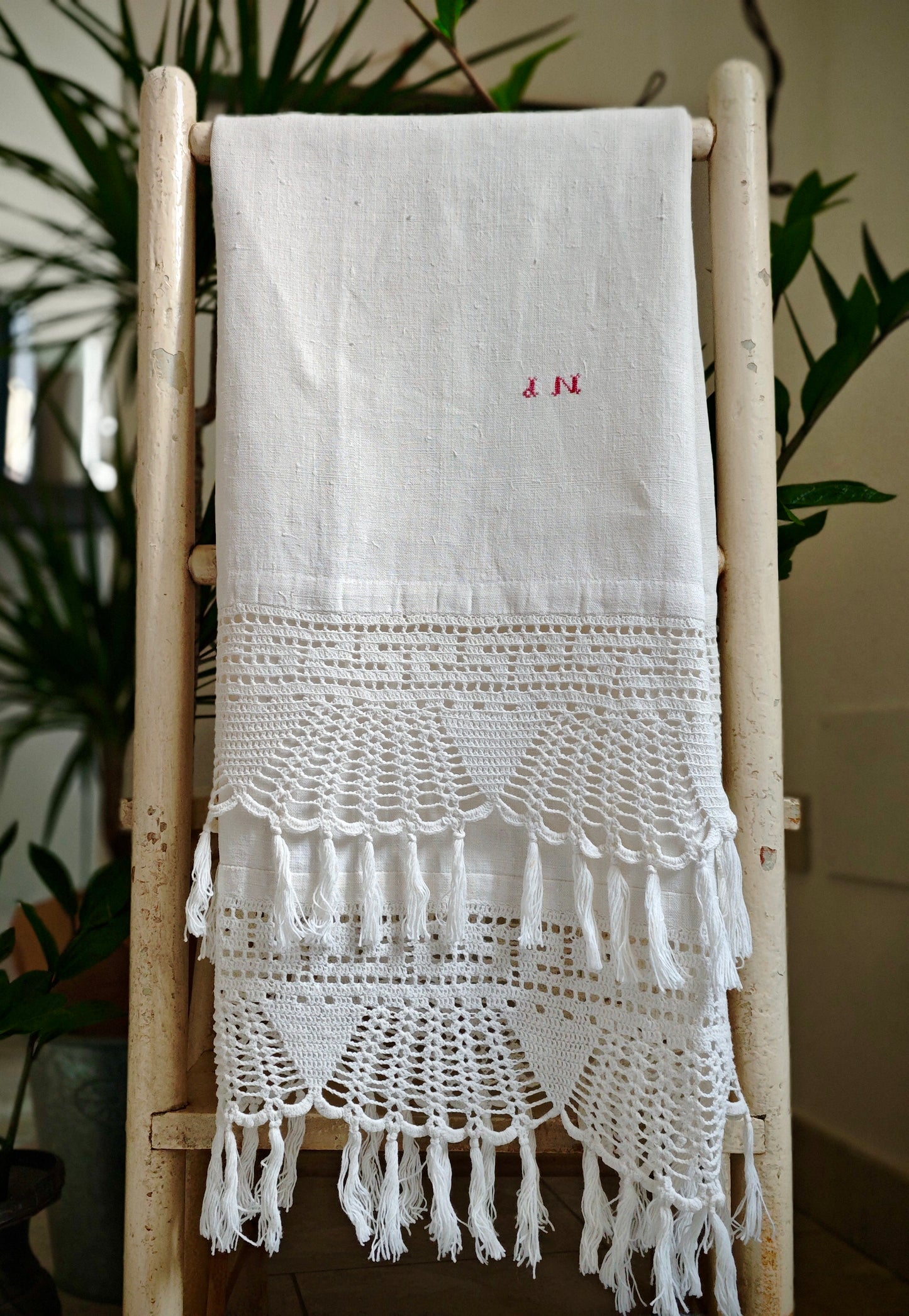 Toile en lin avec volants et franges au crochet et monogramme PN Kit N.4/4