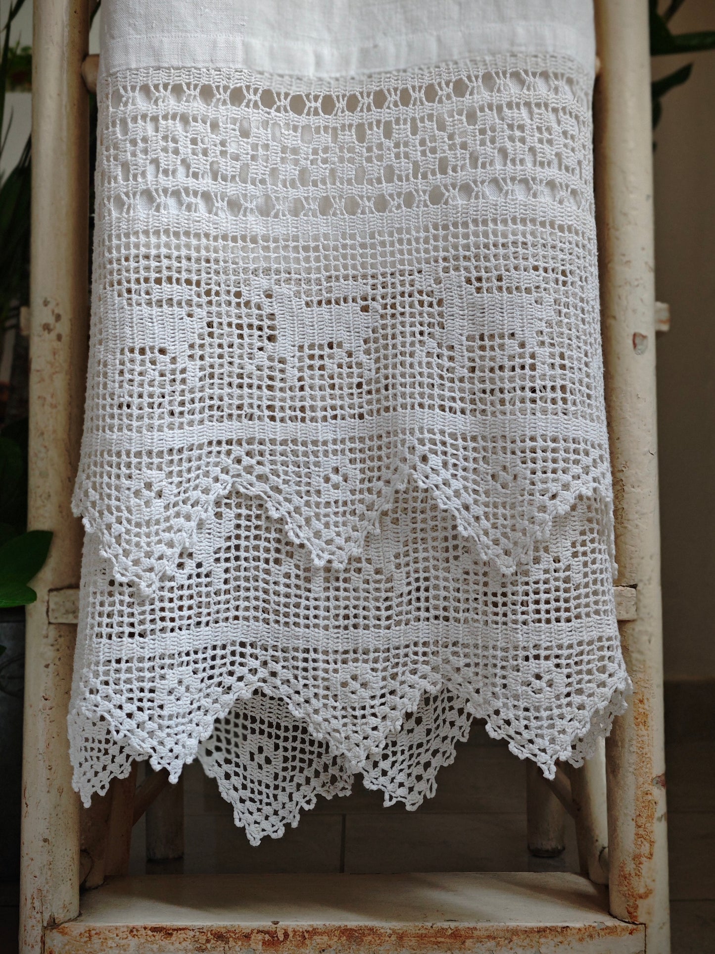 Drap en lin avec volants hauts au crochet et monogramme PN Kit N.2/4