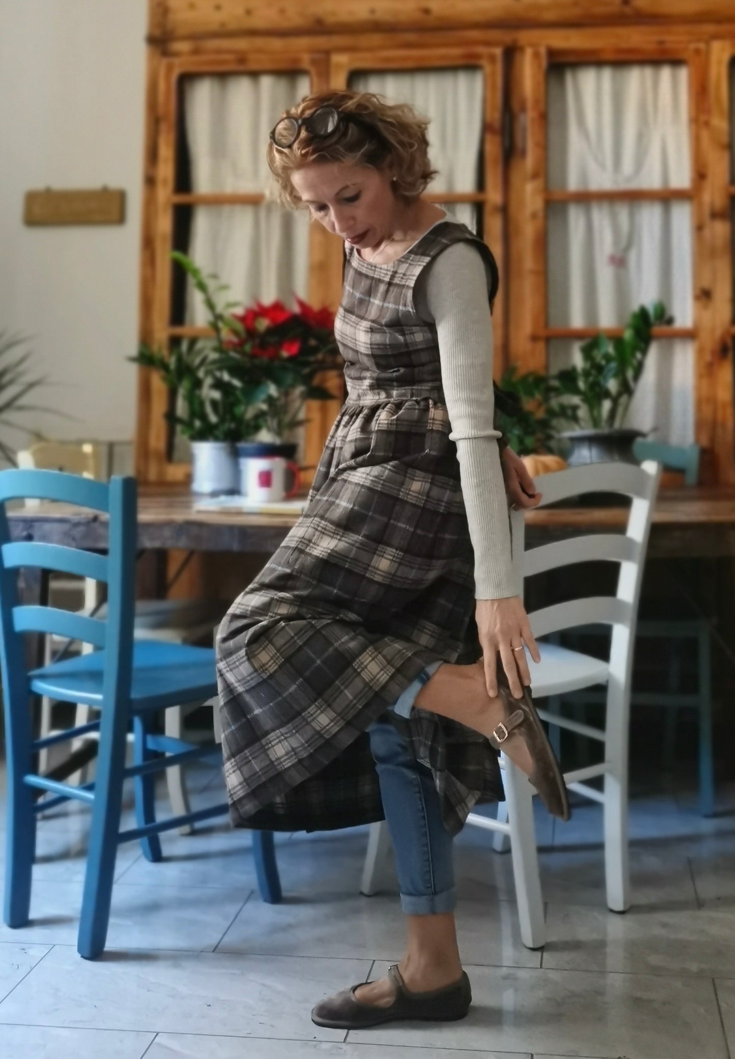 Brown tartan apron (Ref. 361)