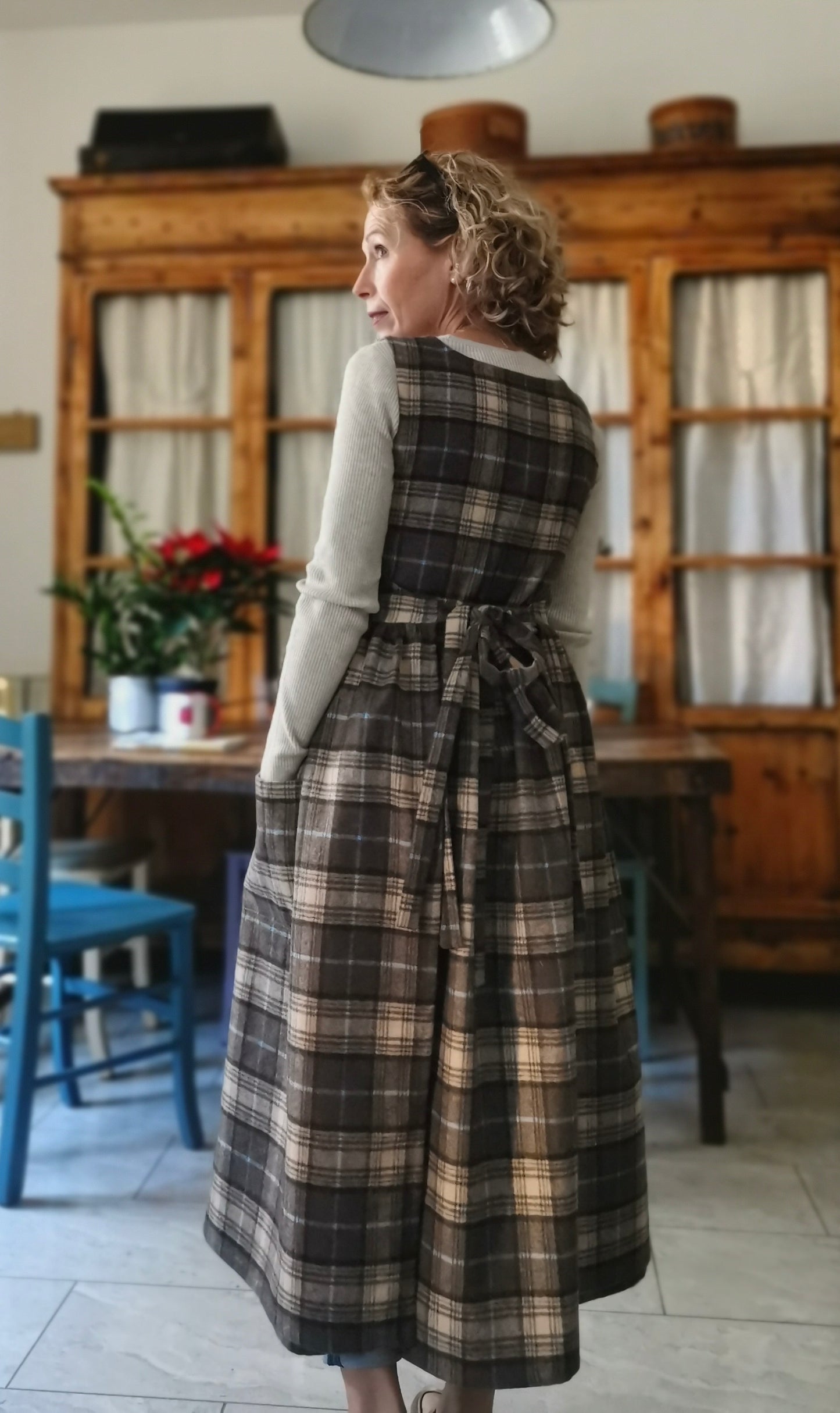 Brown tartan apron (Ref. 361)