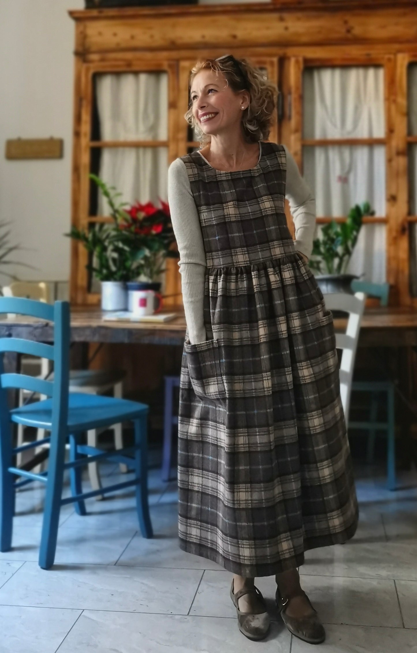 Brown tartan apron (Ref. 361)