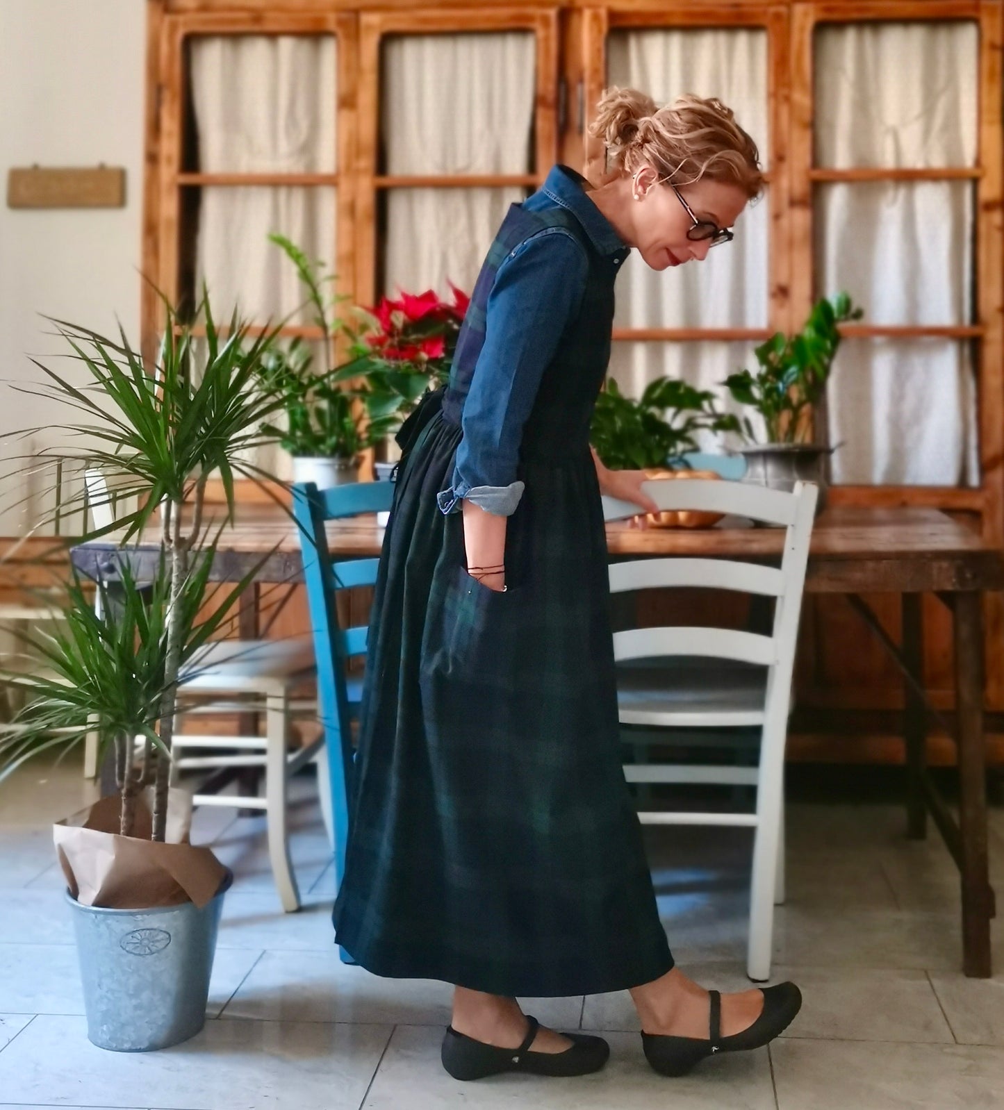 Green and blue tartan apron (Ref. 360)