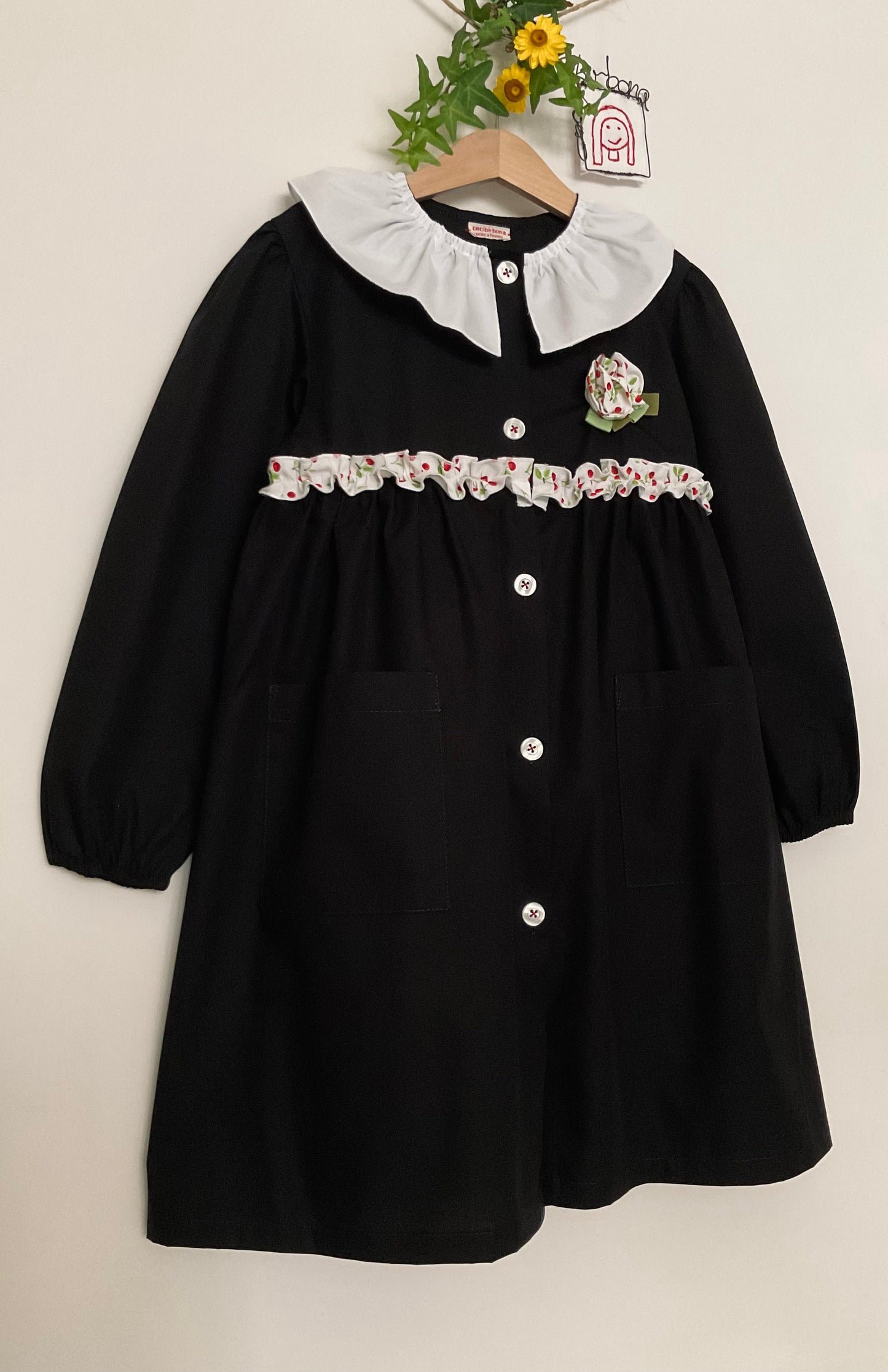 The black apron with cherries and pierrot collar for primary school