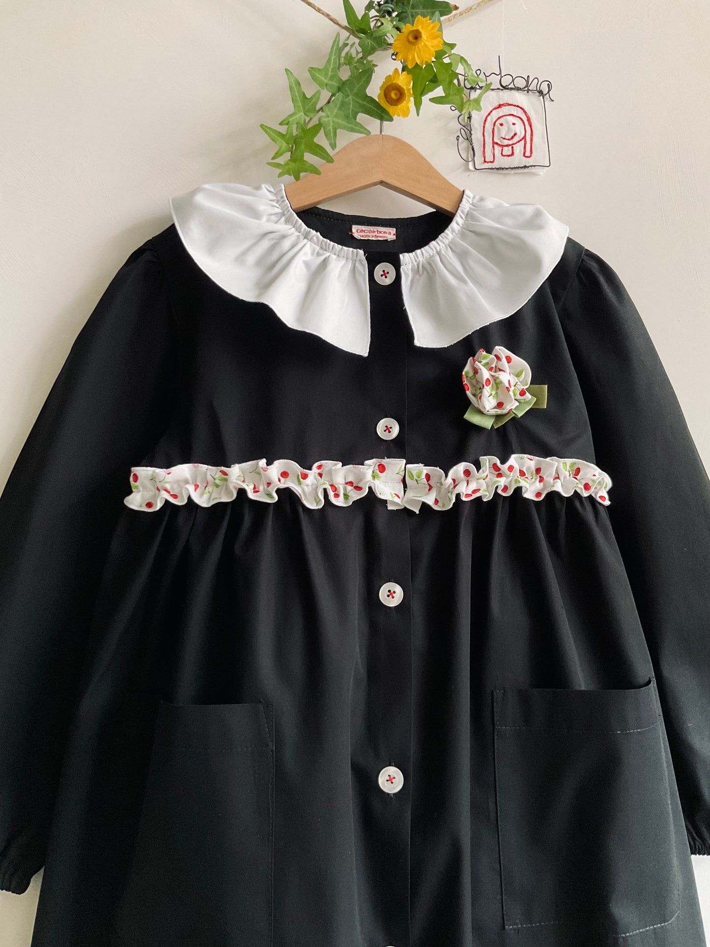 The black apron with cherries and pierrot collar for primary school