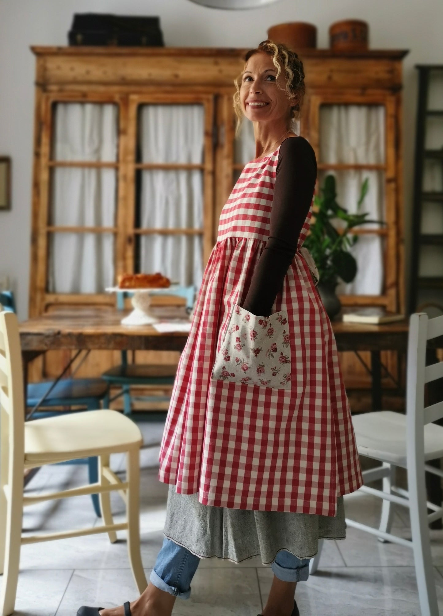 Réservé à Milva Tablier de cuisine femme en coton à carreaux rouges