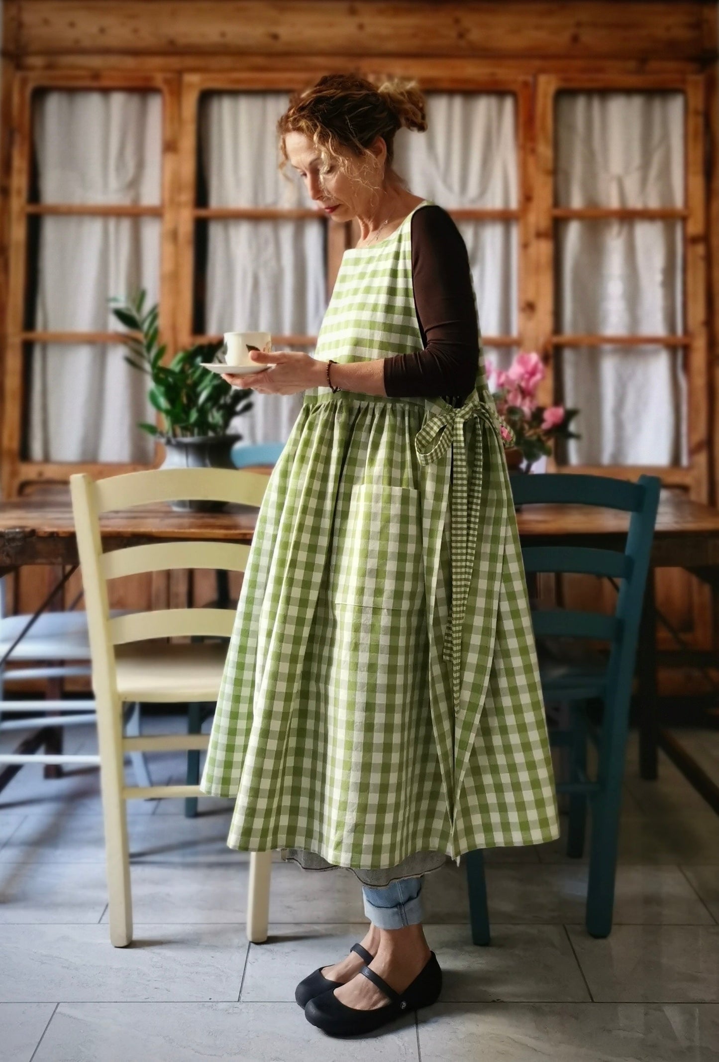 Kitchen apron for women in light green checked cotton