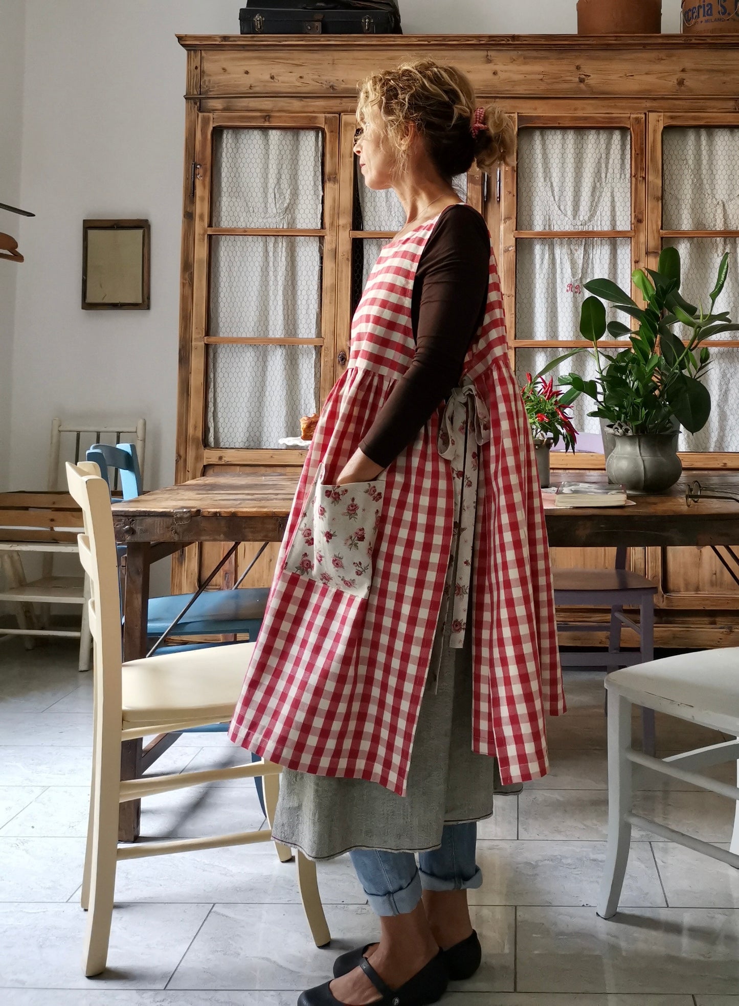 Réservé à Milva Tablier de cuisine femme en coton à carreaux rouges