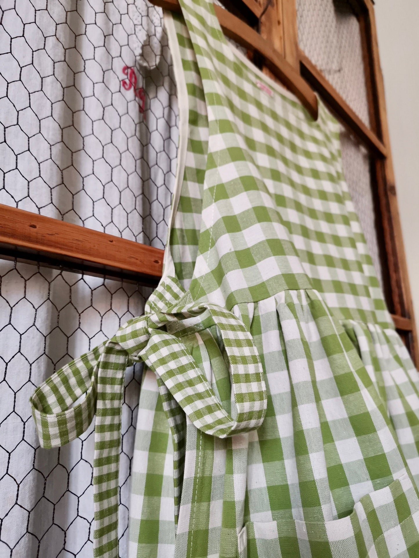 Kitchen apron for women in light green checked cotton