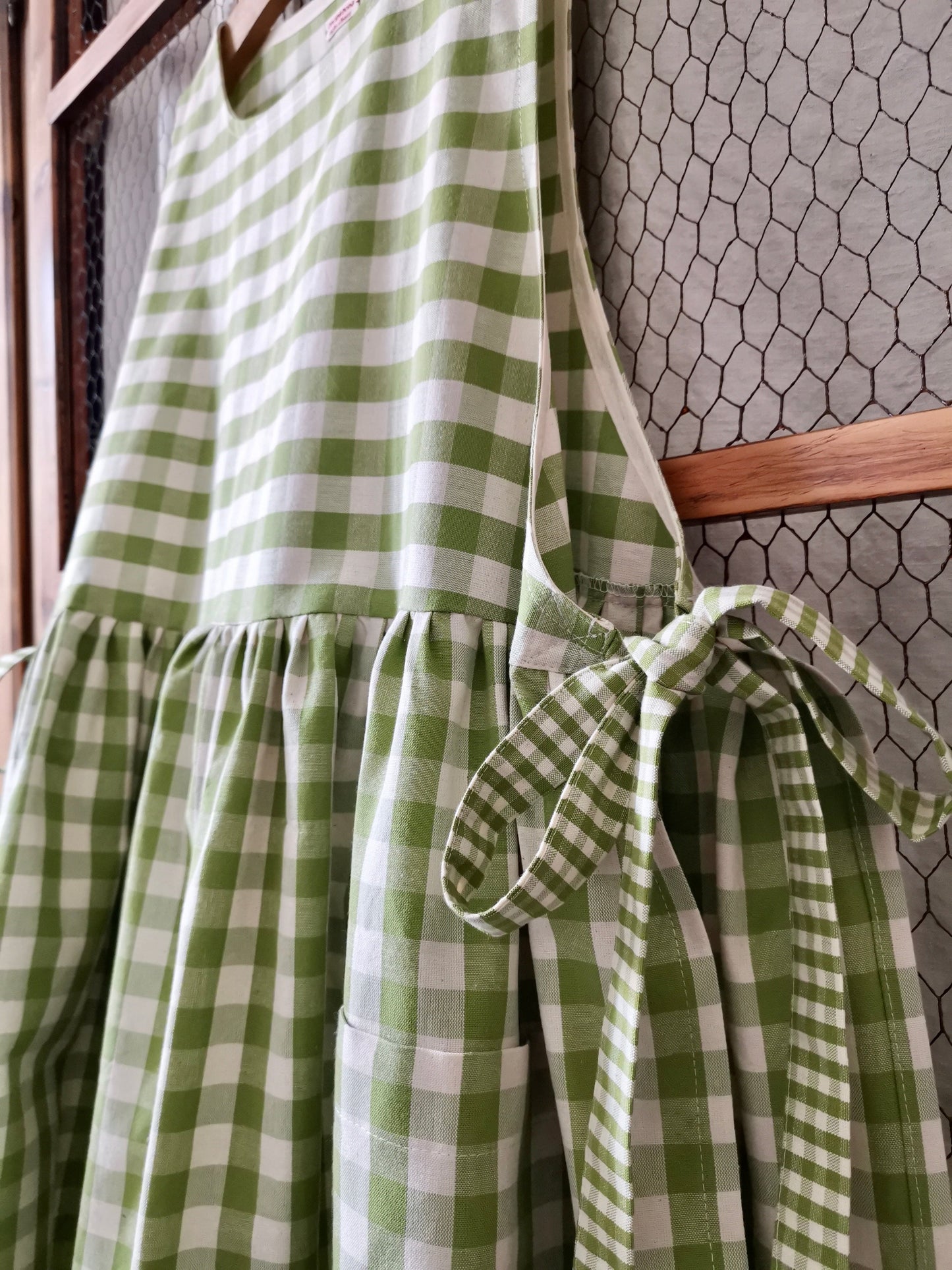 Kitchen apron for women in light green checked cotton