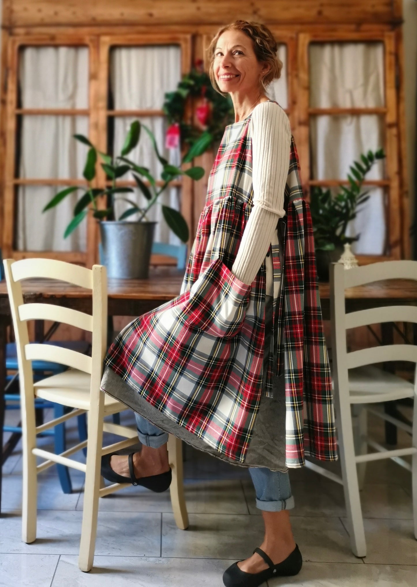 Riservato per Francesca Grembiule per donna in tartan bianco e rosso e gonna denim