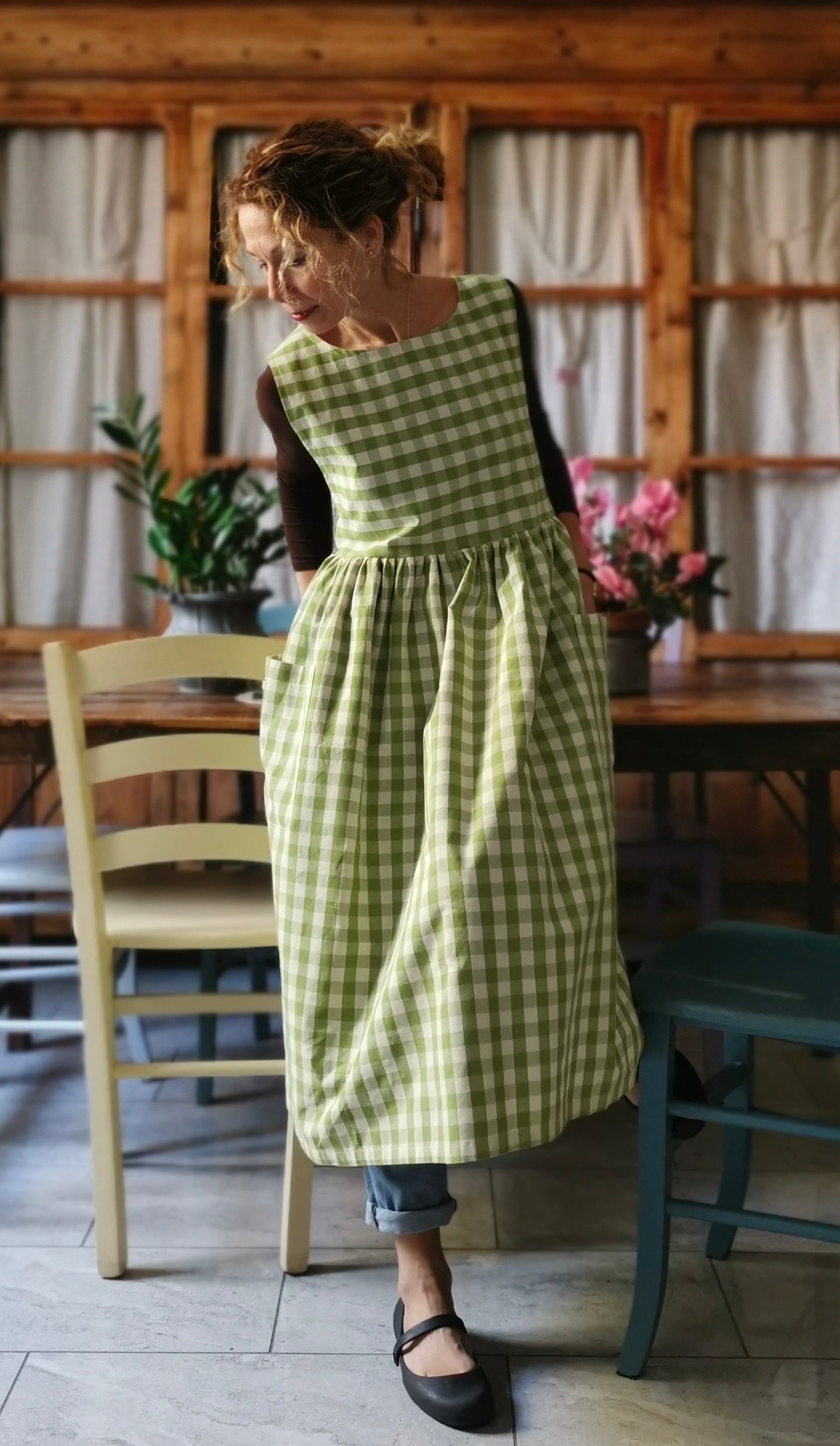 Kitchen apron for women in light green checked cotton