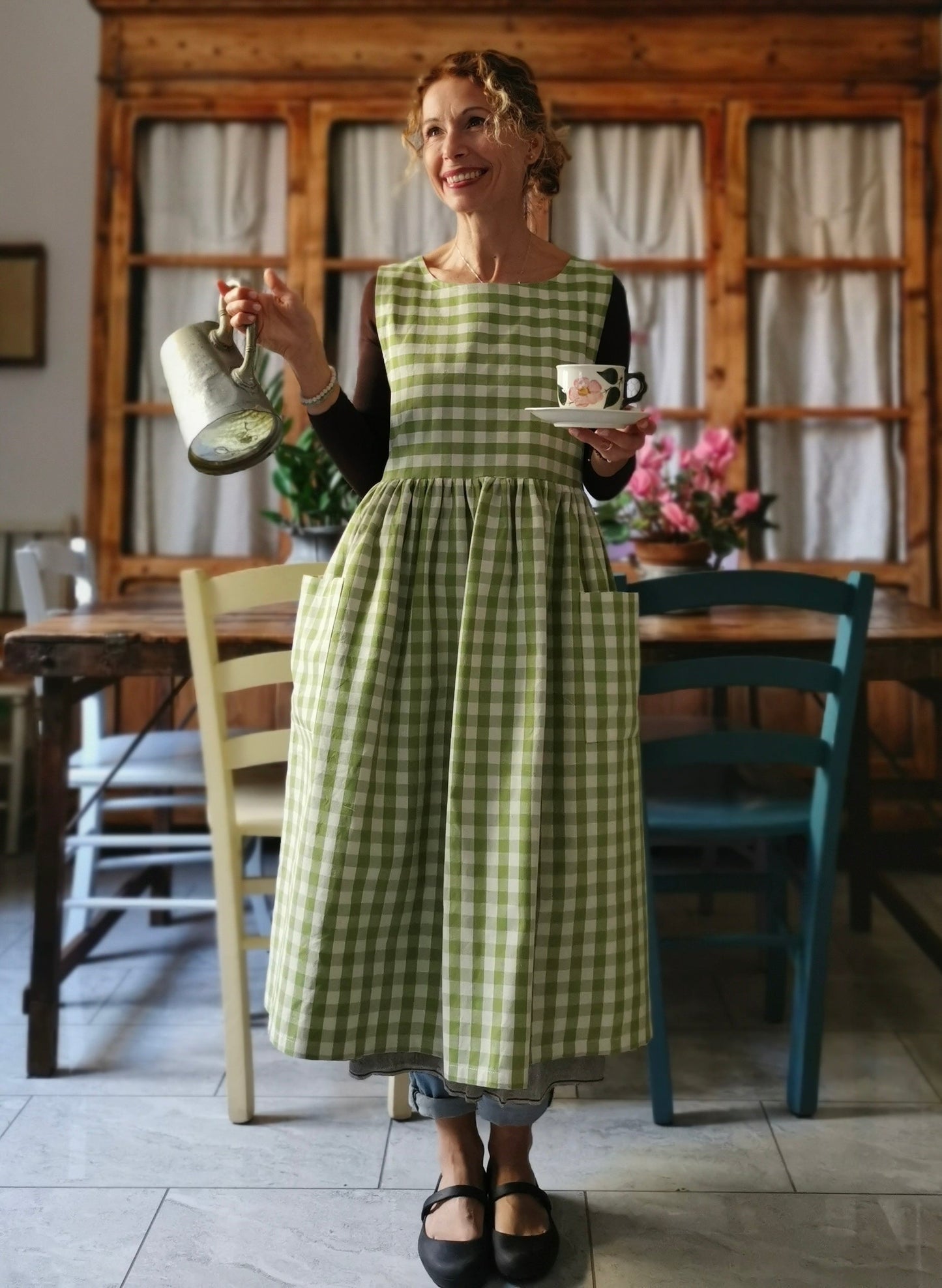 Kitchen apron for women in light green checked cotton