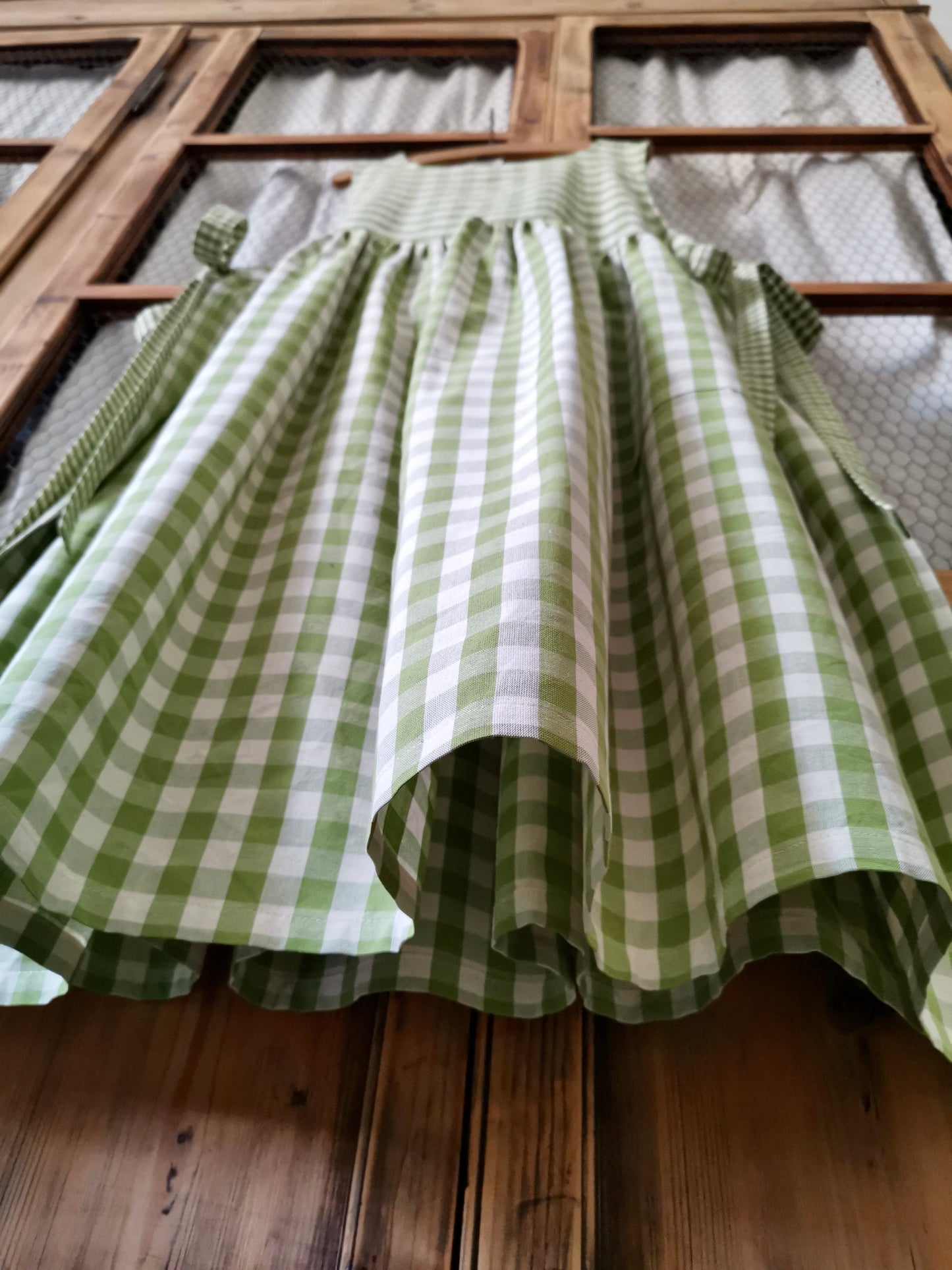 Kitchen apron for women in light green checked cotton