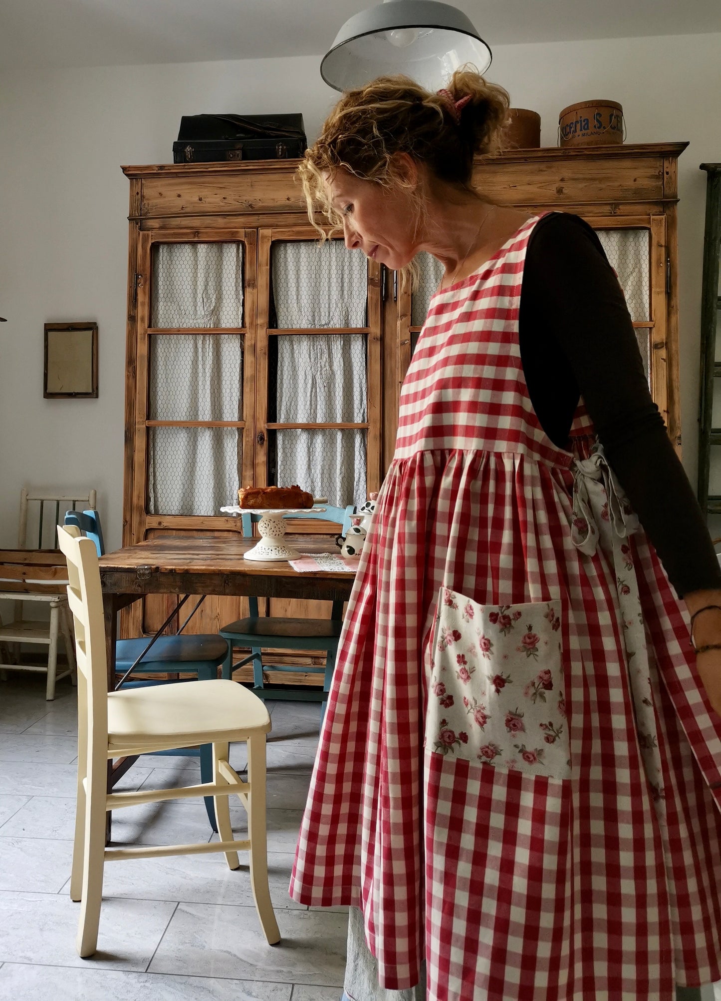 Réservé à Milva Tablier de cuisine femme en coton à carreaux rouges