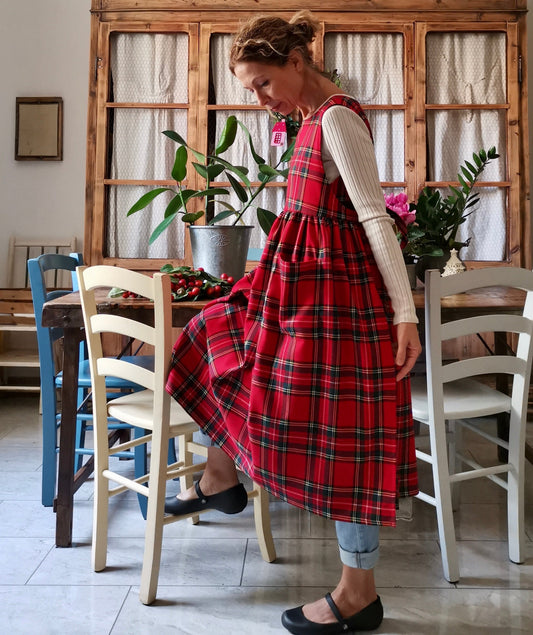 Grembiule per donna in tartan rosso  (Ref. 42)