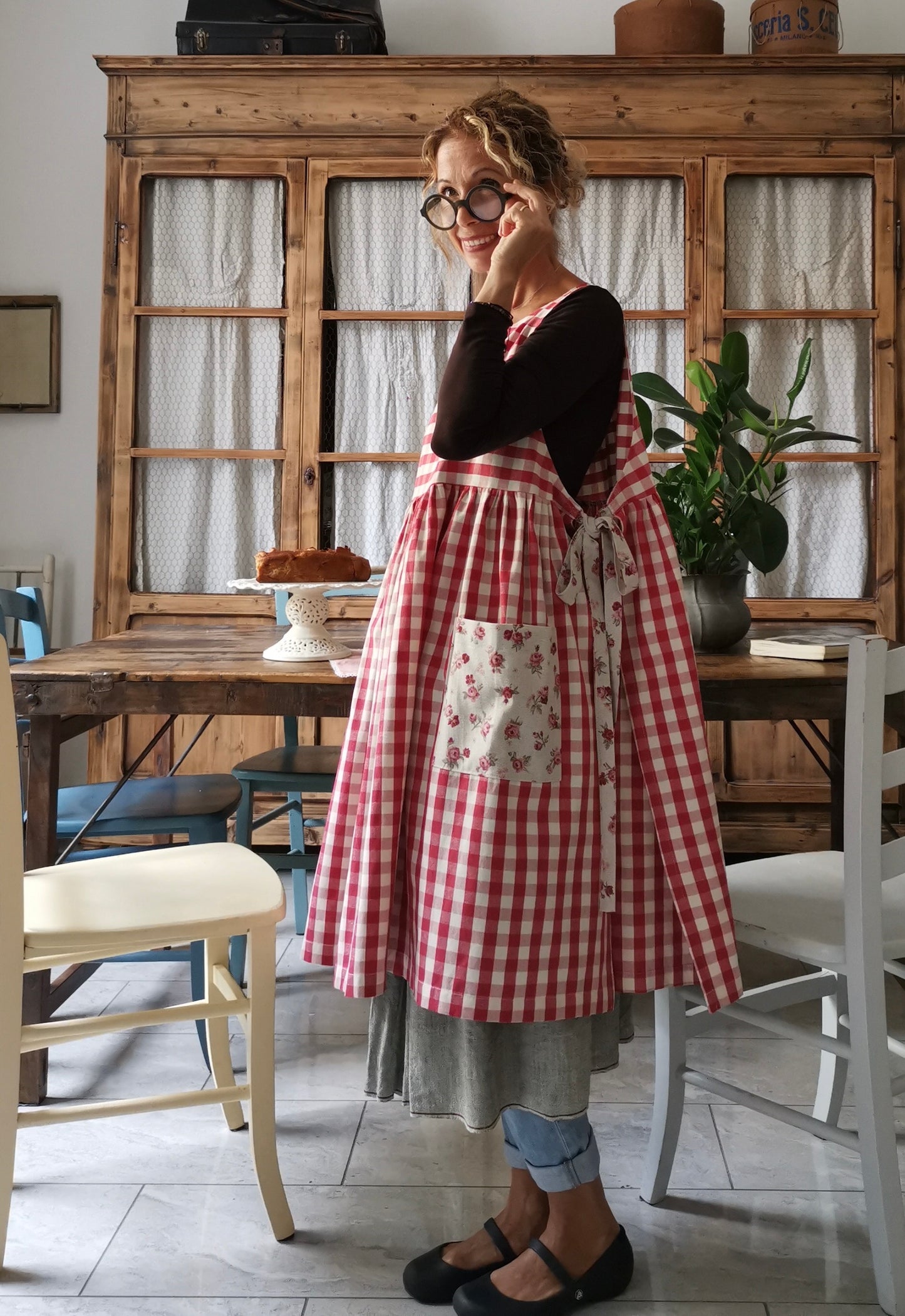 Réservé à Milva Tablier de cuisine femme en coton à carreaux rouges