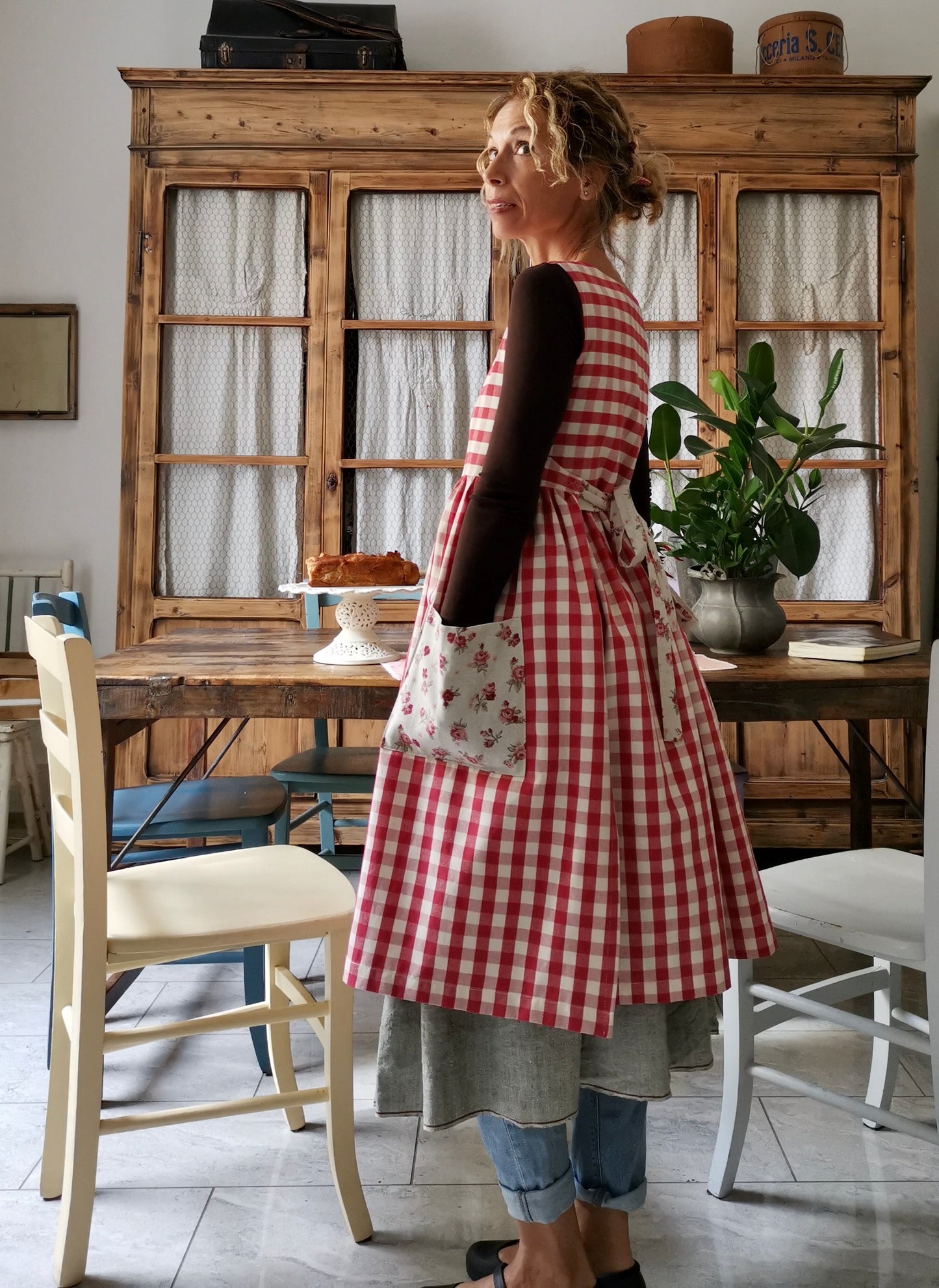 Réservé à Milva Tablier de cuisine femme en coton à carreaux rouges