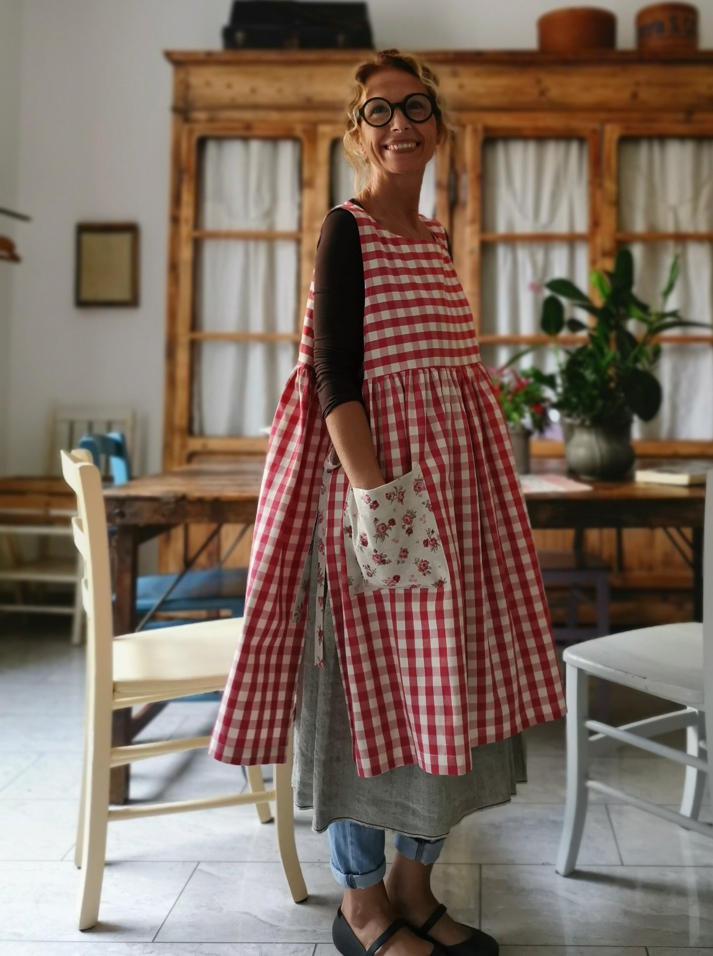 Réservé à Milva Tablier de cuisine femme en coton à carreaux rouges