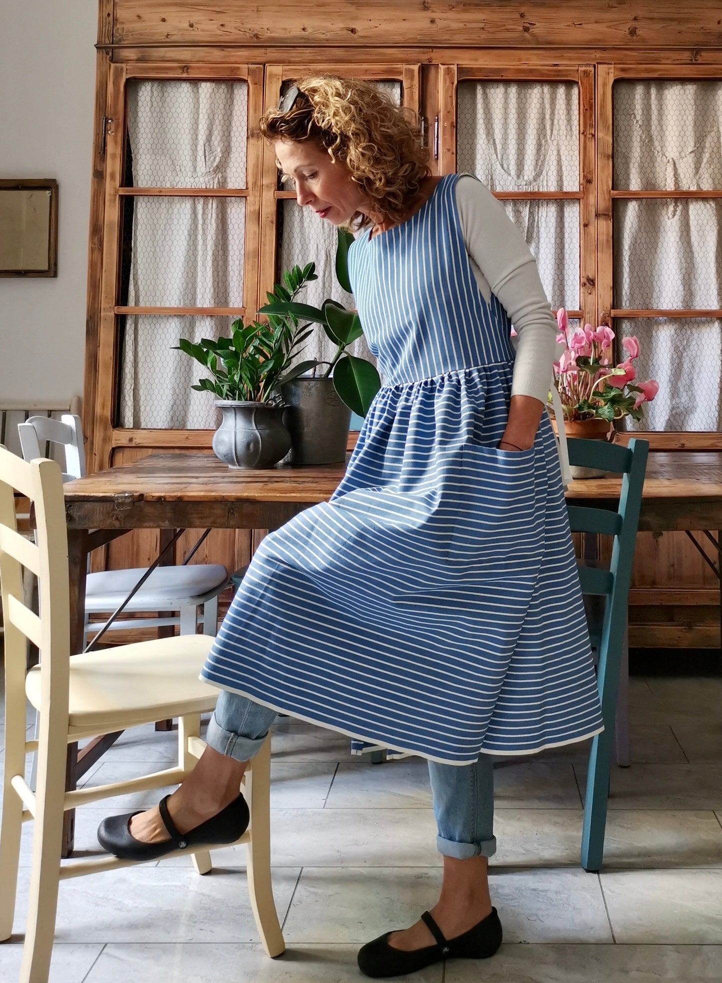 Vintage cotton kitchen ladies apron from mattresses